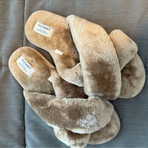 Old Navy faux fur cross front slippers